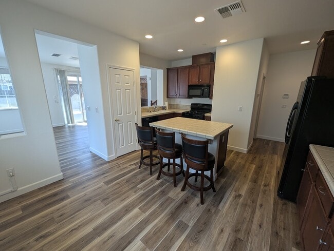 910 Sierra View Cir in Lincoln, CA - Building Photo - Building Photo