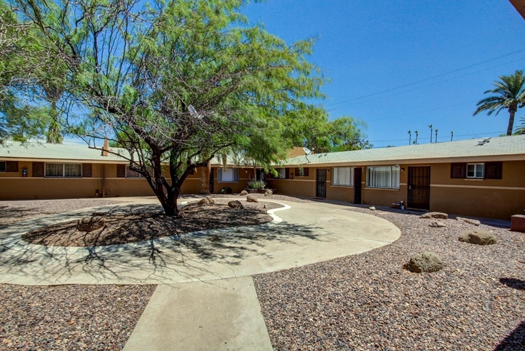 Desert Oasis in Phoenix, AZ - Building Photo