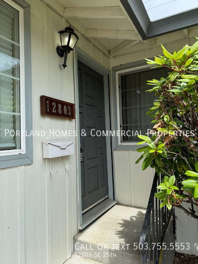 12803 SE 25th Ave in Oak Grove, OR - Foto de edificio - Building Photo
