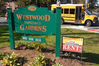 Westwood Gardens in Long Branch, NJ - Foto de edificio - Building Photo