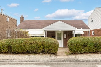 851 Florence Ave-Unit -Florence in East Mckeesport, PA - Building Photo - Building Photo