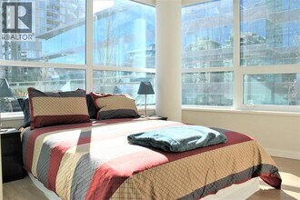 125 E 14th St in North Vancouver, BC - Building Photo - Building Photo