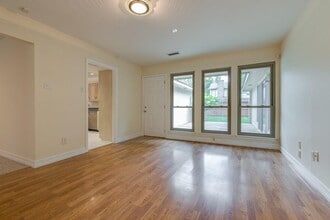 2000 Geneva Dr in Richardson, TX - Building Photo - Building Photo
