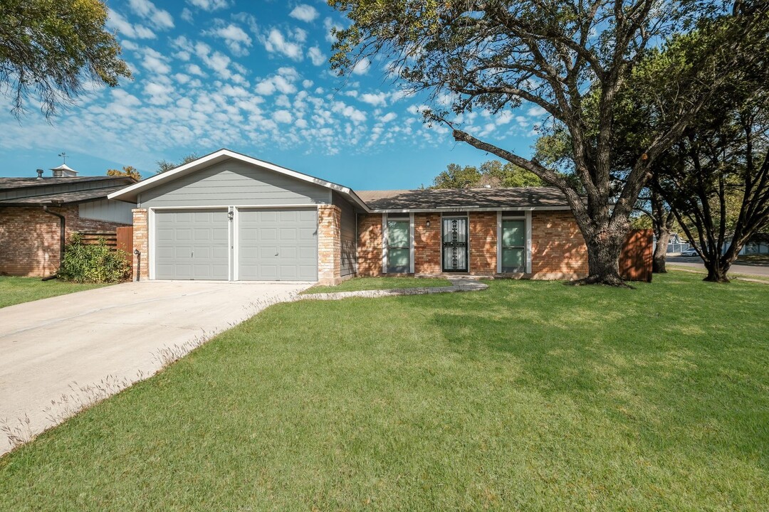 7001 Settlers Ridge in Leon Valley, TX - Building Photo