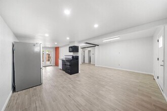 12995 Clarewood Dr in Houston, TX - Building Photo - Building Photo