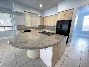 70 Castle Creek Ct in Las Vegas, NV - Building Photo - Building Photo