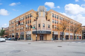 1645 W School St, Unit 217 in Chicago, IL - Building Photo - Building Photo