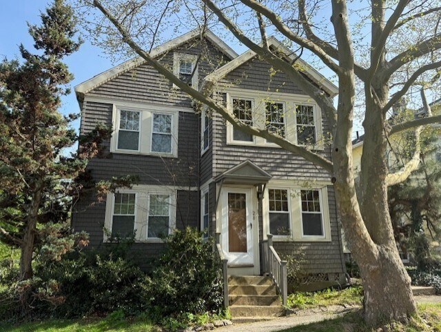 28 Maple St-Unit -1A in Milton, MA - Building Photo