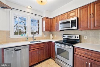 11146 Beaver Trail Ct in Reston, VA - Building Photo - Building Photo