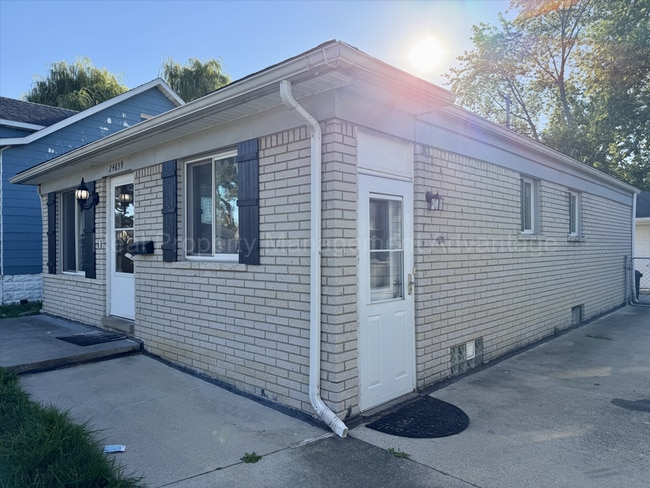 24659 Lambrecht Ave in Eastpointe, MI - Building Photo - Building Photo