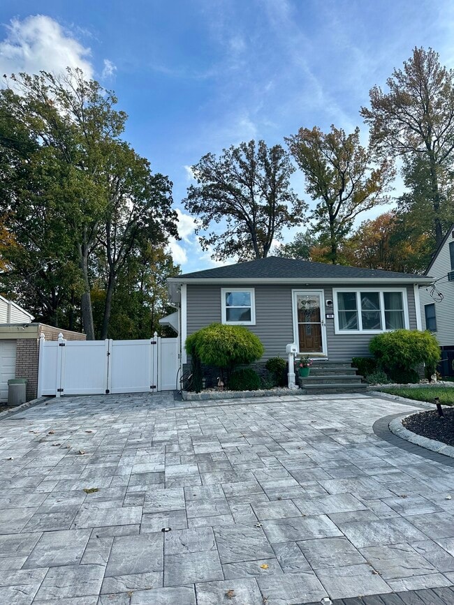 98 Hawthorne Ave in Colonia, NJ - Building Photo - Building Photo