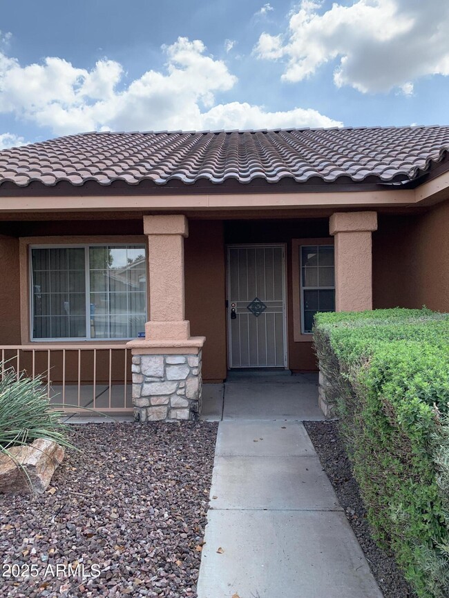 9969 W MacKenzie Dr in Phoenix, AZ - Building Photo - Building Photo