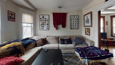 35 Brooksdale Rd, Unit 2 in Boston, MA - Foto de edificio - Building Photo