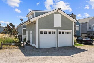 16 Shoreline Dr in Stratford, CT - Building Photo - Building Photo