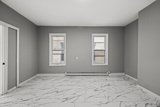 69 Rosa Park Blvd, Unit 2 in Paterson, NJ - Foto de edificio - Building Photo
