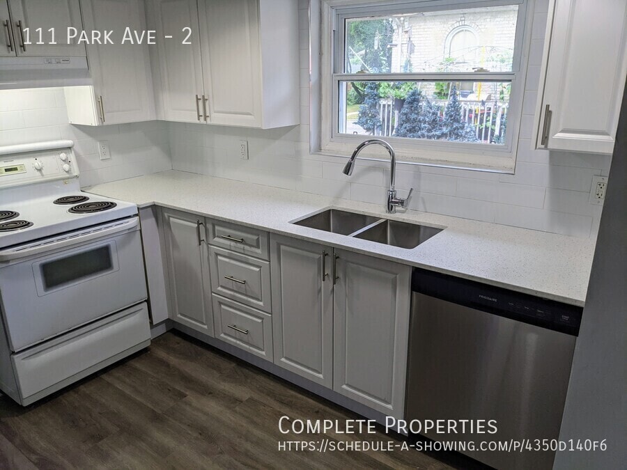 111 Park Ave in Brantford, ON - Building Photo
