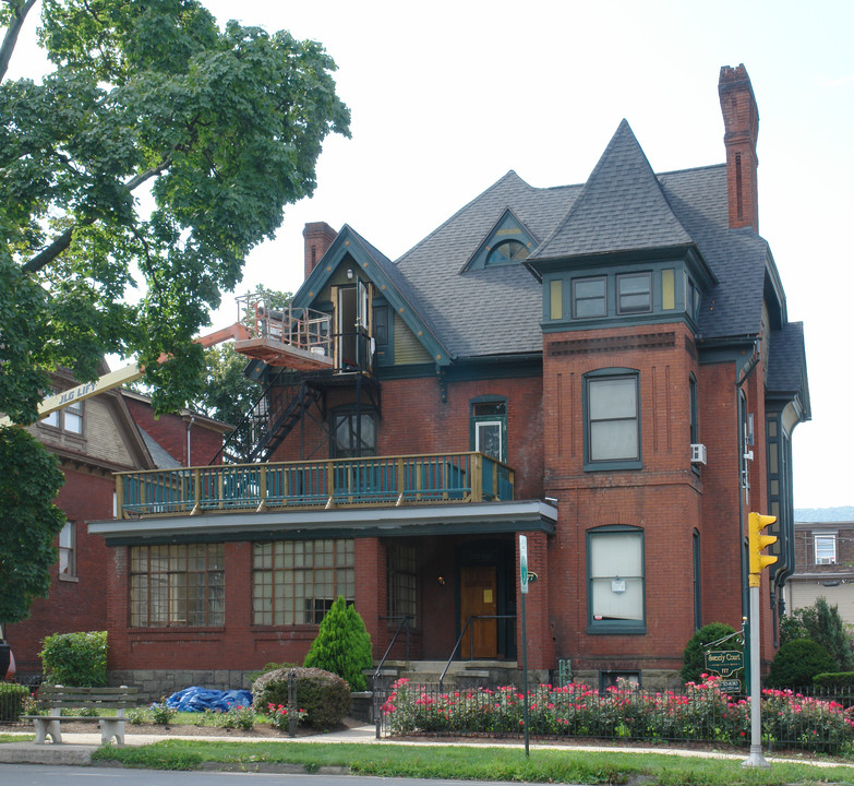 Sweely Court in Williamsport, PA - Building Photo