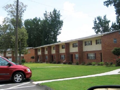 Chelsea Garden Apartments in Warner Robins, GA - Building Photo