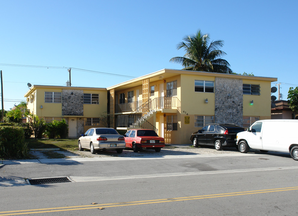 476 E 28th St in Hialeah, FL - Building Photo