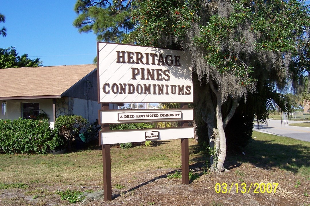 Heritage Pines in Bradenton, FL - Building Photo