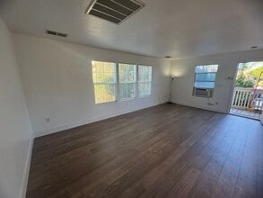 9616 Glacier Creek Way in Elk Grove, CA - Foto de edificio - Building Photo