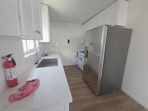 1103 S Hobart Blvd, Unit 4 in Los Angeles, CA - Building Photo - Building Photo