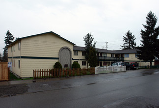 Centennial Manor in Tacoma, WA - Building Photo - Building Photo