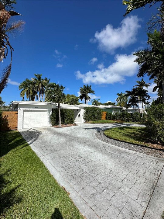 935 Lincoln St in Hollywood, FL - Building Photo