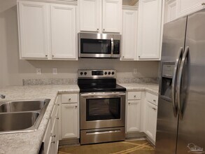 6090 Royal Port Ct in Bellview, FL - Building Photo - Building Photo