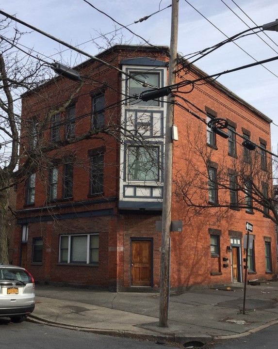 235A Elm St in Albany, NY - Foto de edificio