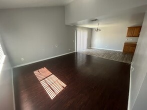 24422 Webster Ave in Moreno Valley, CA - Foto de edificio - Building Photo