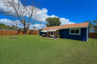 2055 SE West Dunbrooke Cir in Port St. Lucie, FL - Foto de edificio - Building Photo