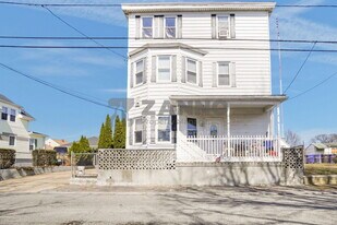 108 Woodward Ave in East Providence, RI - Building Photo