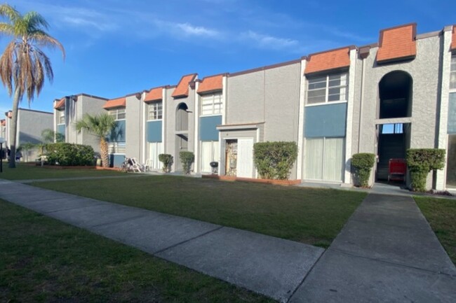 Briar Hill Apartments in Kenneth City, FL - Foto de edificio - Building Photo