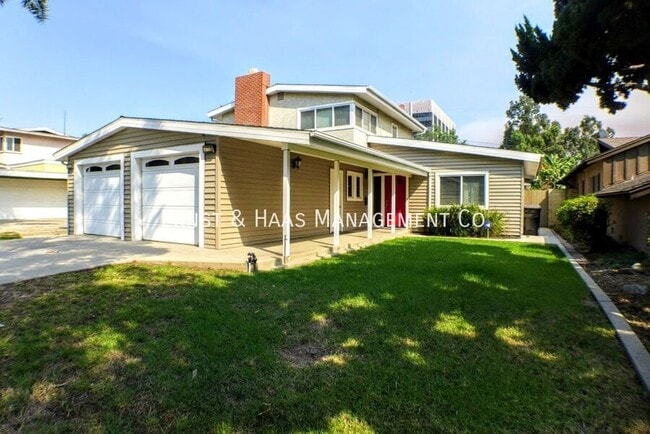 3700 Weston Pl in Long Beach, CA - Building Photo - Building Photo
