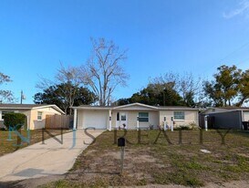 5023 Drift Tide Dr in New Port Richey, FL - Building Photo