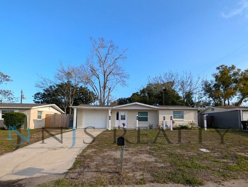 5023 Drift Tide Dr in New Port Richey, FL - Building Photo