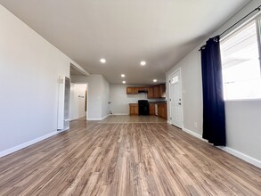 220 W Kettering St in Lancaster, CA - Building Photo - Building Photo
