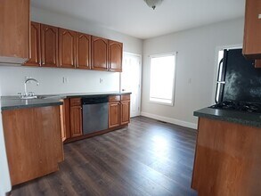 17 Clare St in Lowell, MA - Building Photo - Building Photo