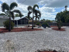 1008 Estremadura Dr in Bradenton, FL - Building Photo - Building Photo