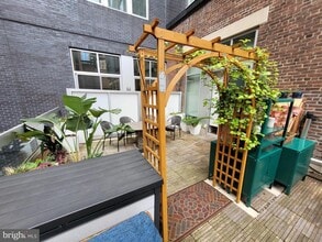 1101 Locust St in Philadelphia, PA - Building Photo - Building Photo