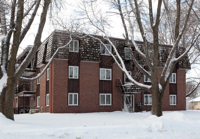 Amberwood Apartments in Willmar, MN - Building Photo - Building Photo