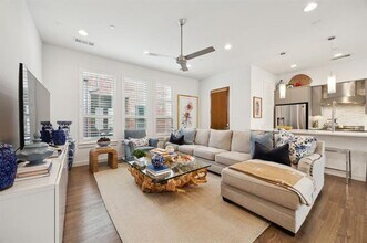 5015 Manett St in Dallas, TX - Building Photo - Building Photo