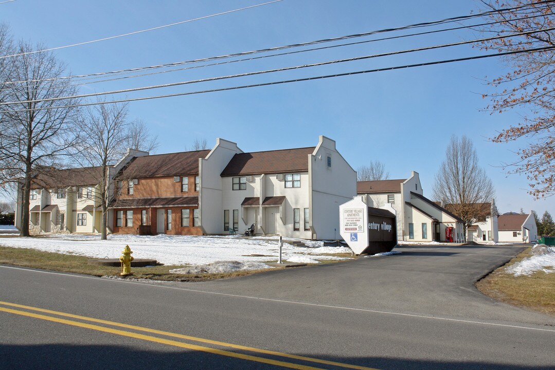 Century Village Apartments in Lewisburg, PA - Foto de edificio