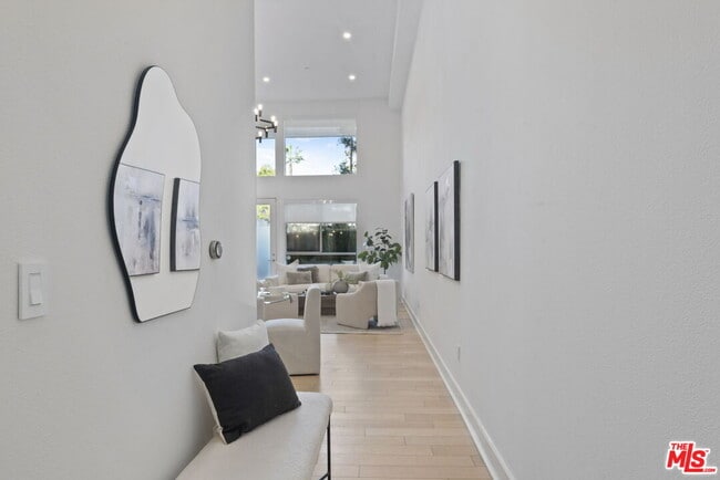 600 Ridgeley Dr in Los Angeles, CA - Building Photo - Building Photo