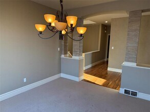 600 Dovercourt Dr in Winnipeg, MB - Building Photo - Building Photo