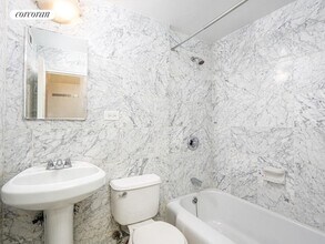 35 E 35th St in New York, NY - Building Photo - Building Photo