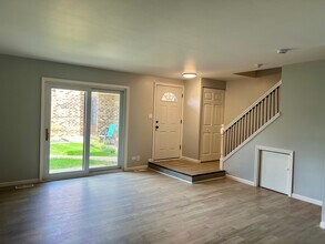7816 Woodward Ave in Woodridge, IL - Building Photo - Building Photo