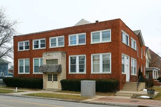 255 N Spring St in Elgin, IL - Building Photo - Building Photo