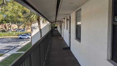 6001 Shaker Wood Cir in Tamarac, FL - Building Photo - Building Photo